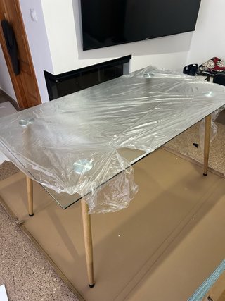 Mesa de cristal dorada sin estrenar