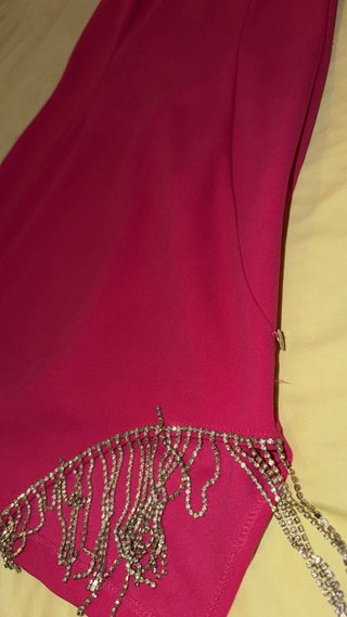 Abito fucsia con frange