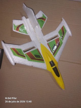 Avión radiocontrol con mando