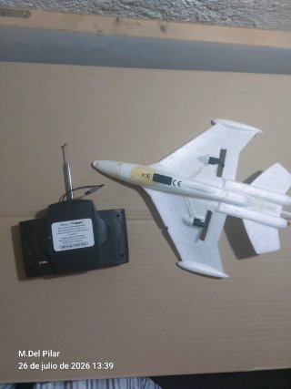 Avión radiocontrol con mando