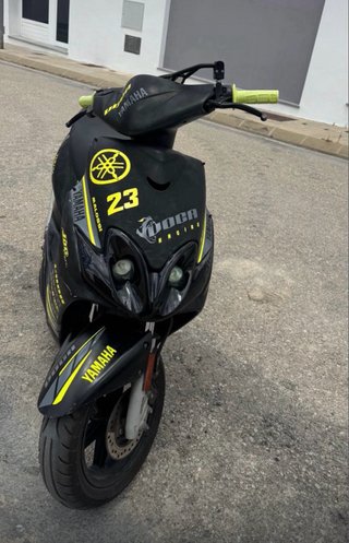 Yamaha Jog R Negra y Amarilla