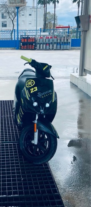 Yamaha Jog R Negra y Amarilla