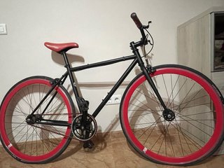 Bicicleta Fixie Negra Ruedas Rojas