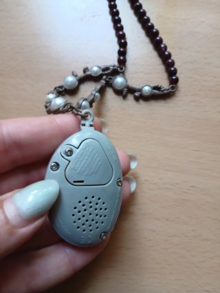 Collana con ciondolo verde e perle