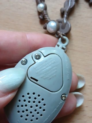 Collana con ciondolo verde e perle