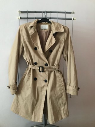 Gabardina Stradivarius Beige