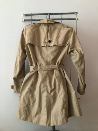 Gabardina Stradivarius Beige