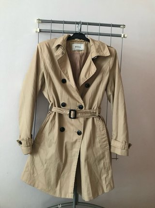 Gabardina Stradivarius Beige
