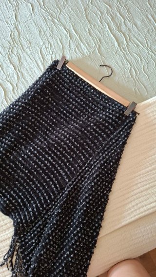 Capa con flecos plateados