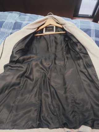 Abrigo largo Zara gris con cinturón