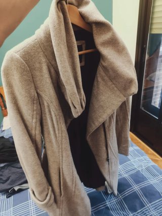 Abrigo largo Zara gris con cinturón