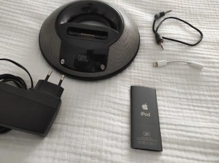 iPod Nano 8GB + Base Altavoz JBL on stage II