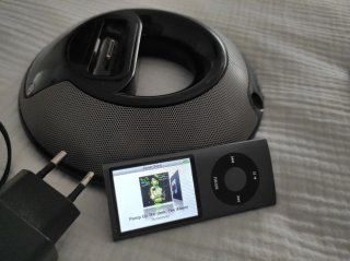 iPod Nano 8GB + Base Altavoz JBL on stage II