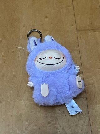 2 peluches Labubu