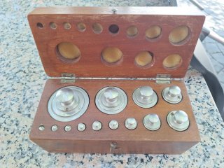 Caja de pesas de madera