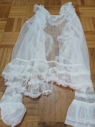 Blusa transparente volantes encaje