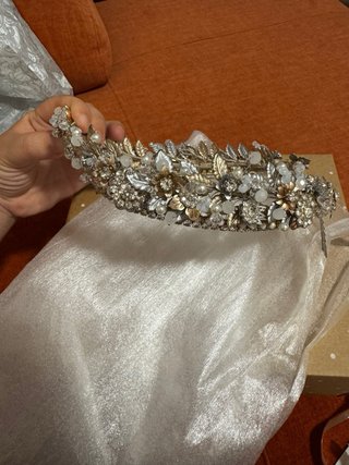 Tiara Novia Artesanal Única Plata y Blanco