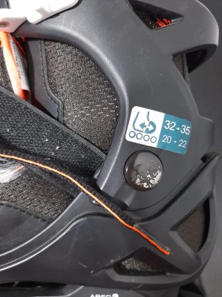 Conjunto Patines, Casco y Protecciones Oxelo