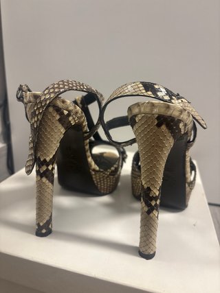 Tacchi in Pelle Belstaff tenuti benissimo.