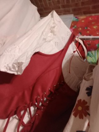 Incluye Conjunto blusa y chaleco baturra