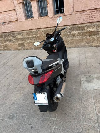 YAMAHA XMAX 125 Sport Negra.