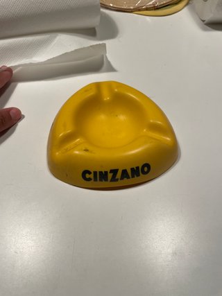 Cenicero amarillo Cinzano