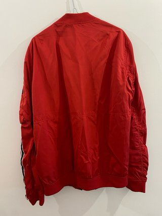 Cazadora Bomber Roja Pull&Bear Talla M