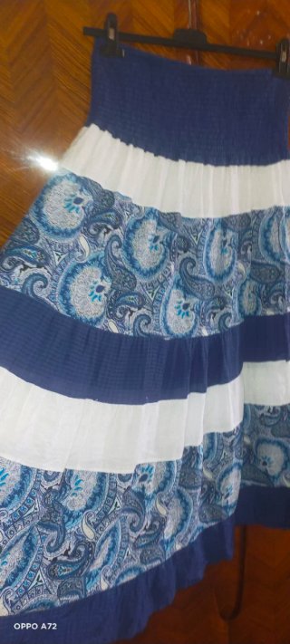 Vestito.Gonna lunga a fantasia blu e bianca