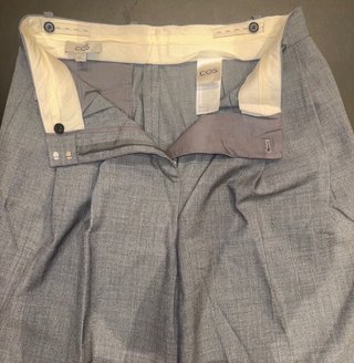 Pantalones COS grises de mujer