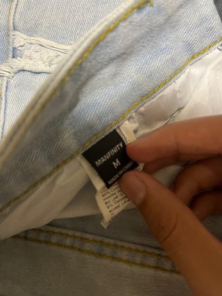 Pantalones vaqueros rasgados