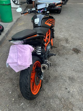 KTM 125 Duke 2021 Negra y Naranja