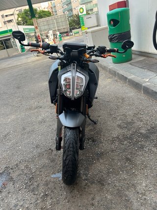 KTM 125 Duke 2021 Negra y Naranja