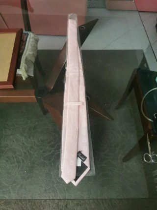 Cravatta rosa con fantasia