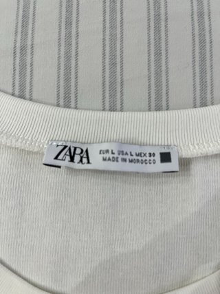 Camiseta Zara blanca con detalle