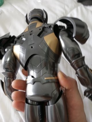 Hot Toys Infinity Ultron ( DIECAST)