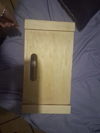Caja de madera decorada con estrellas