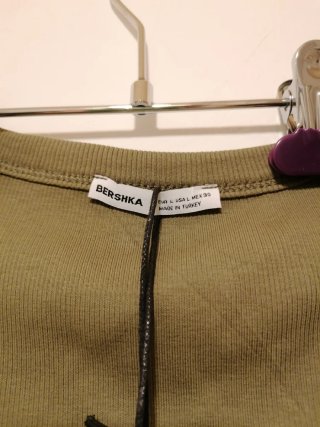 Camiseta Bershka tirantes tachuelas L