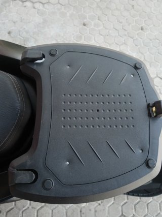 Baúl de moto negro