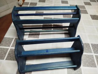 Portarrollos y especiero azul