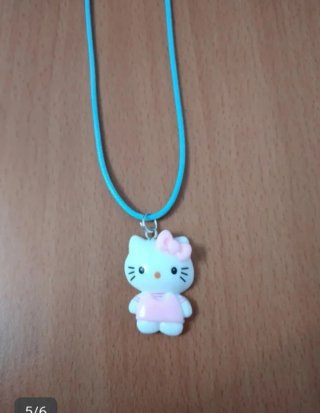 Conjunto de 5 pulseras elásticas y un collar