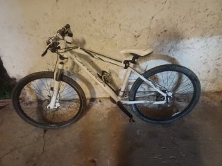 Bicicleta de montaña Orbea blanca