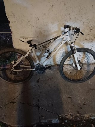 Bicicleta de montaña Orbea blanca