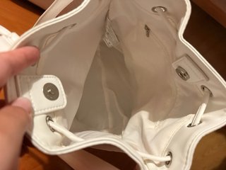 Bolso blanco tipo saco con doble correa