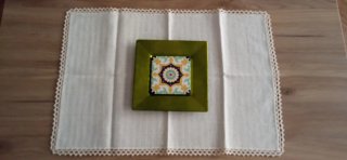 Tapete de mesa con crochet beige
