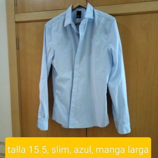 Camisas blancas y azul