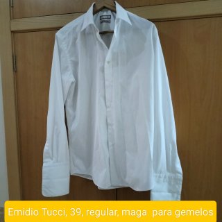 Camisas blancas y azul