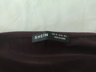 Top SHEIN marrón con aro y abertura