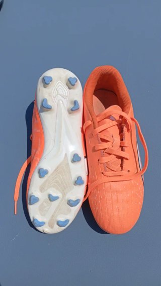 Zapatilla de fútbol Puma naranja