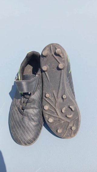 Zapatillas Fútbol Negras y Verdes