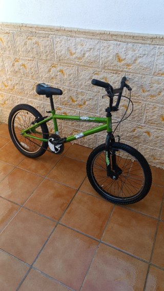 Bicicleta BMX infantil verde